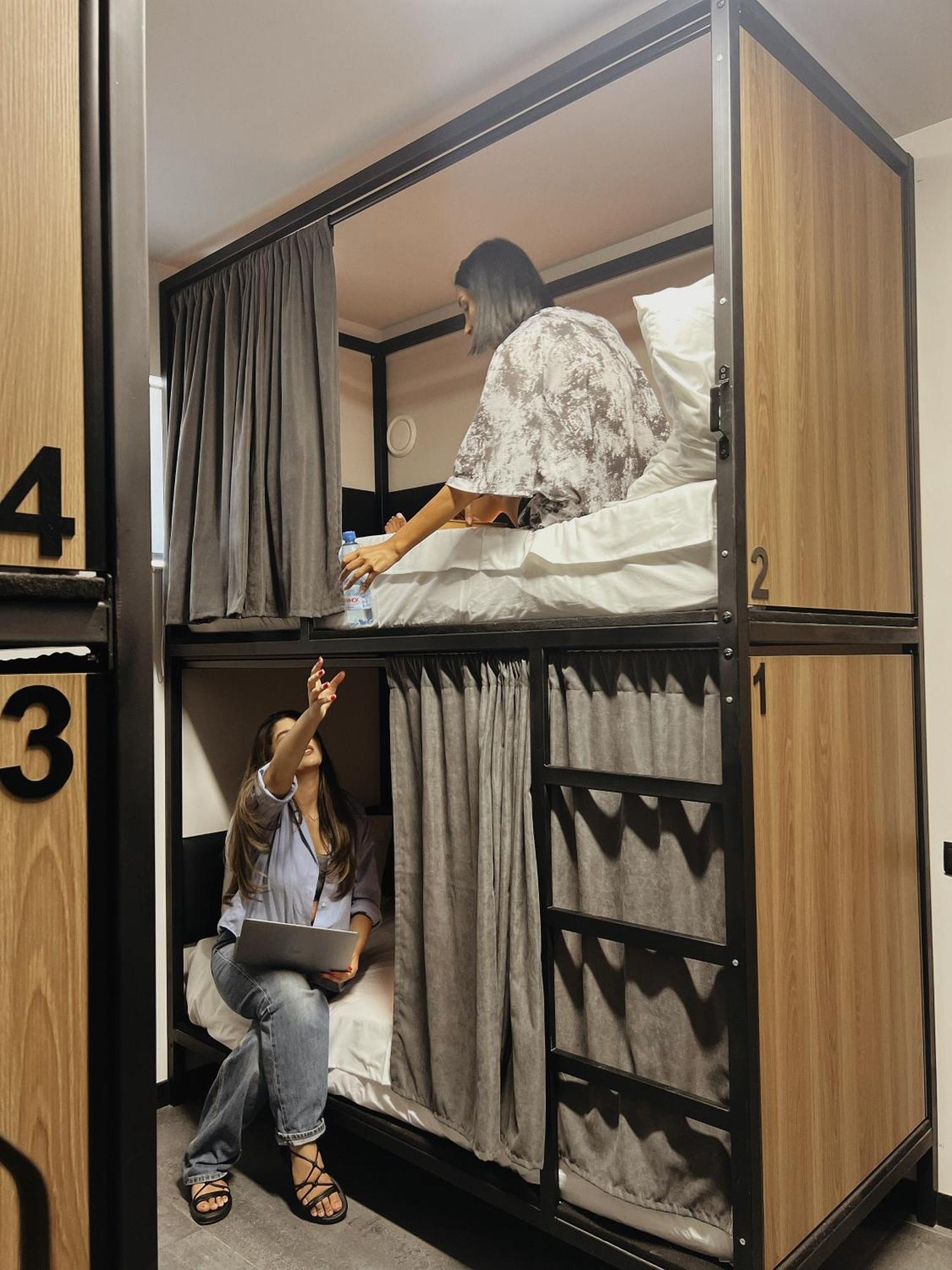 Orion Hostel 耶烈万 外观 照片